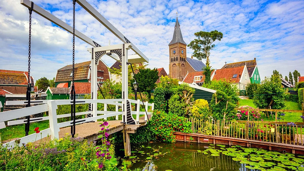 fino al 1957 era un'isola lontana da tutti, ma oggi è divenuta una delle località più visitate dei paesi bassi