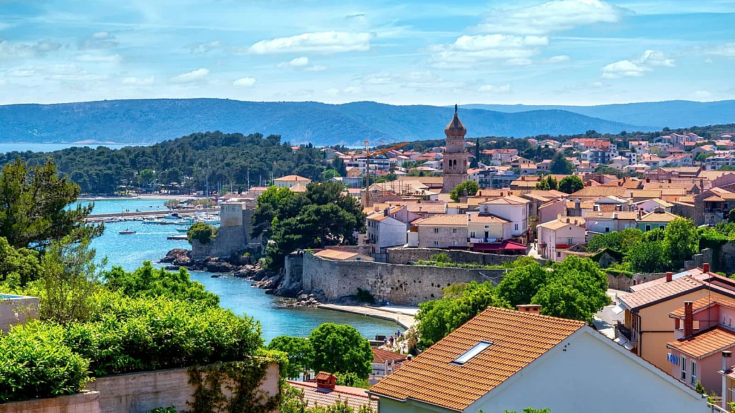 È l'isola perfetta a due passi dall'italia dove abbiamo scelto di goderci una settimana di vacanza a tutto relax