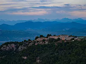 wren-chai-v7uhnmi67hy-unsplash