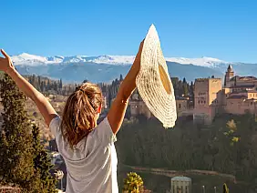 happy,woman,travel,in,spain,,andalousia-,granada,,alhambra
