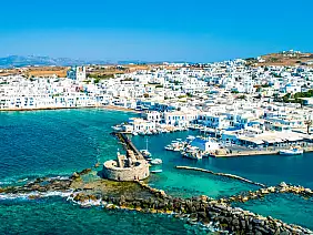 ancient,ruins,of,venetian,castle,in,the,harbor,of,naoussa