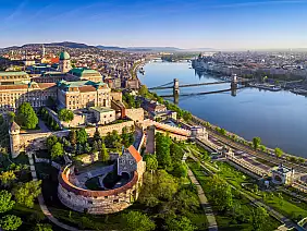budapest,,hungary,-,aerial,panoramic,skyline,view,of,buda,castle