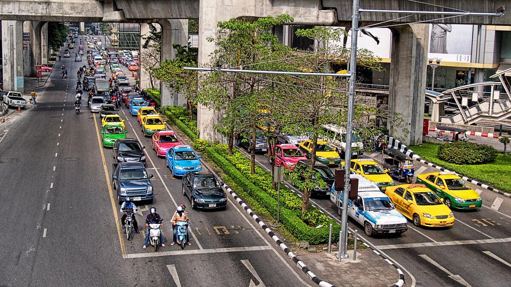 due pensionati in giro per la thailandia