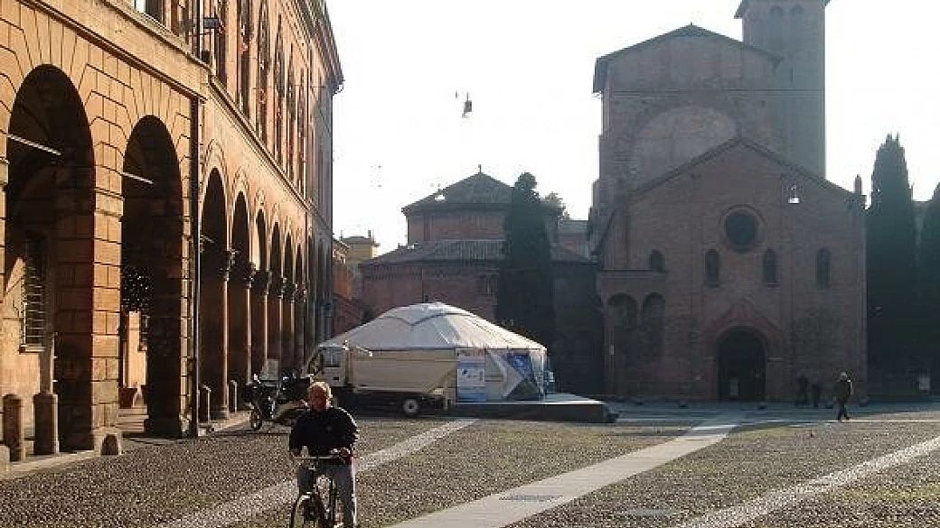 a bologna syusy in piazza per l'ecocompatibilità