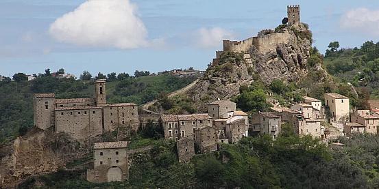 Tra fuoco e guantoni: il tour dei Borghi della Lettura in Abruzzo