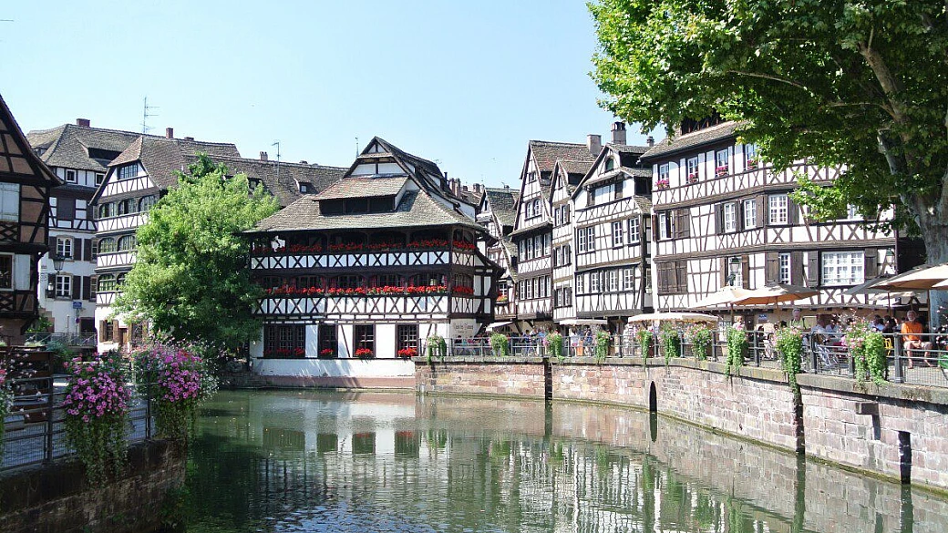 un viaggio tra città, laghi e fiumi