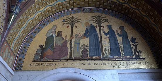 abbazia di montecassino: dipinti maiolicati nella cripta