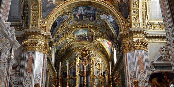 abbazia di montecassino: l'altare maggiore