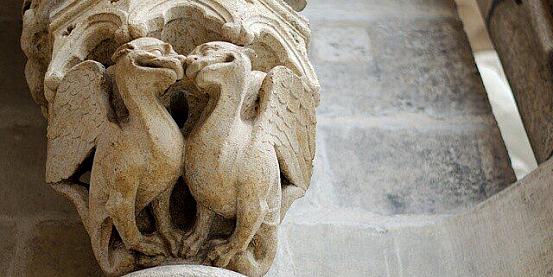 eros fra draghetti medioevali - cattedrale gotica di amiens
