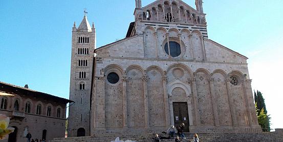 cattedrale di s. cerbone a massa marittima di autunno pedalando lungo la costa degli etruschi