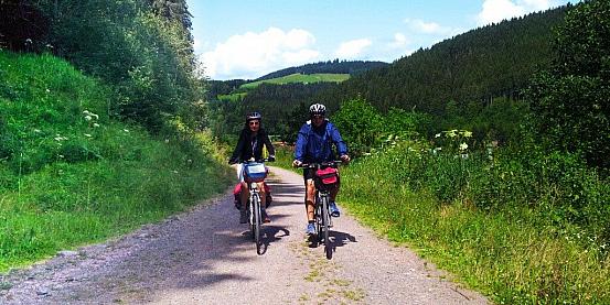 In bicicletta lungo la Südschwarzwald-Radweg di Foresta Nera Meridionale, Baden-Wüttemberg