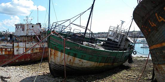 cimitero di barche a camaret sur mer - bretagna