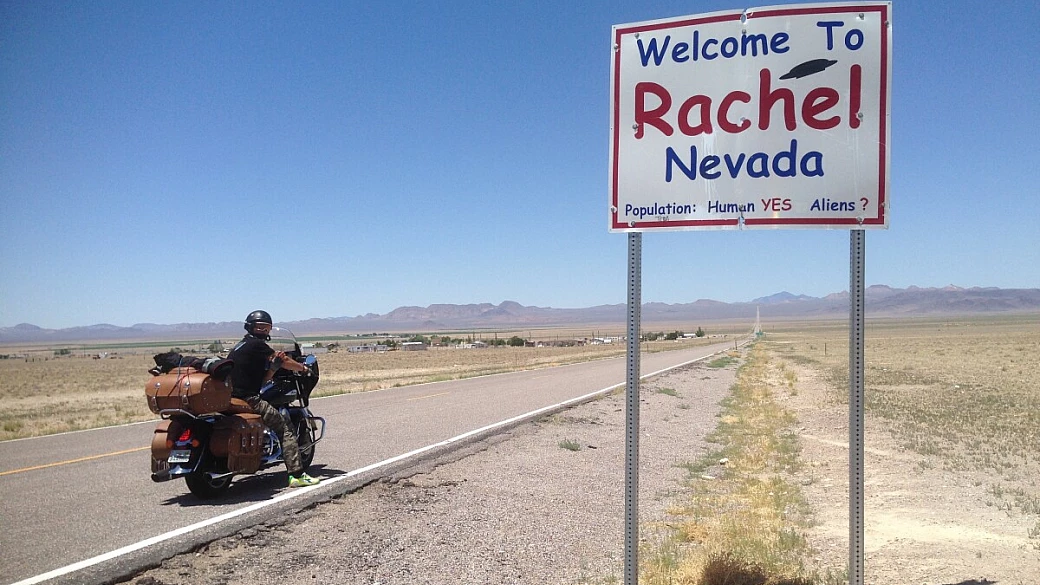 in moto sulle strade americane