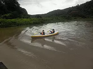 in canoa sul fiume chavon