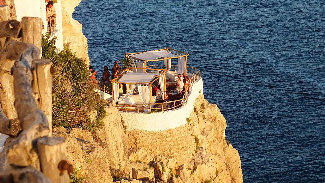 minorca, sinfonia perfetta tra mare e natura