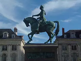 castelli-della-loira-francia-qayr4