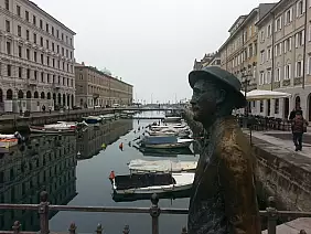 castello-di-miramare-b5kub