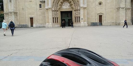 la cattedrale e il casco