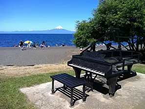 pianoforte sul lungomare di fruttillar di lago llanquihue