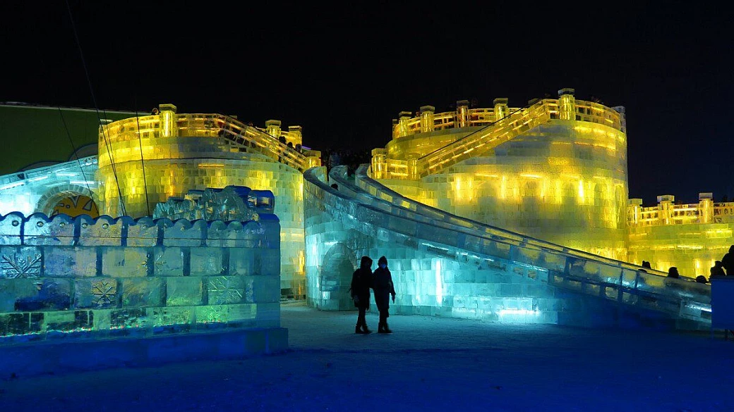 in cina per il festival del ghiaccio