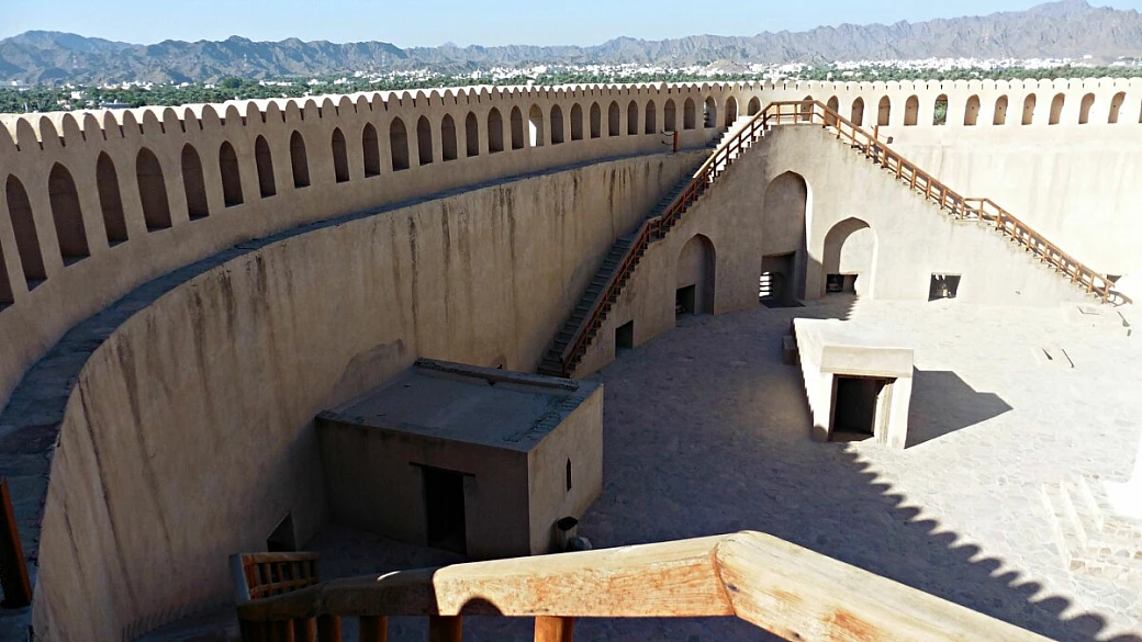 oman, terra di incenso, fortezze e canyon