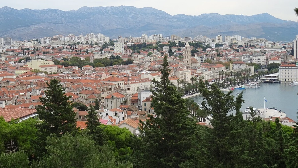 spalato una città croata che unisce una storia millenaria e spiagge mozzafiato