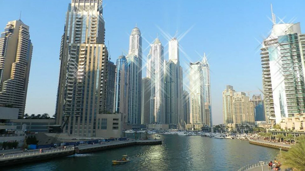 emirati arabi con bambino al seguito