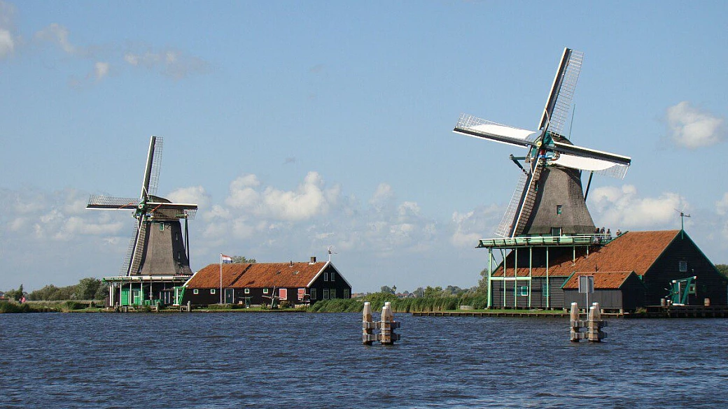 tra i canali di amsterdam