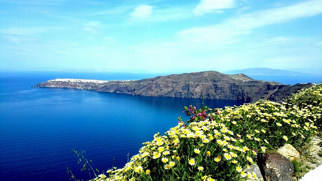 in grecia tra santorini e atene