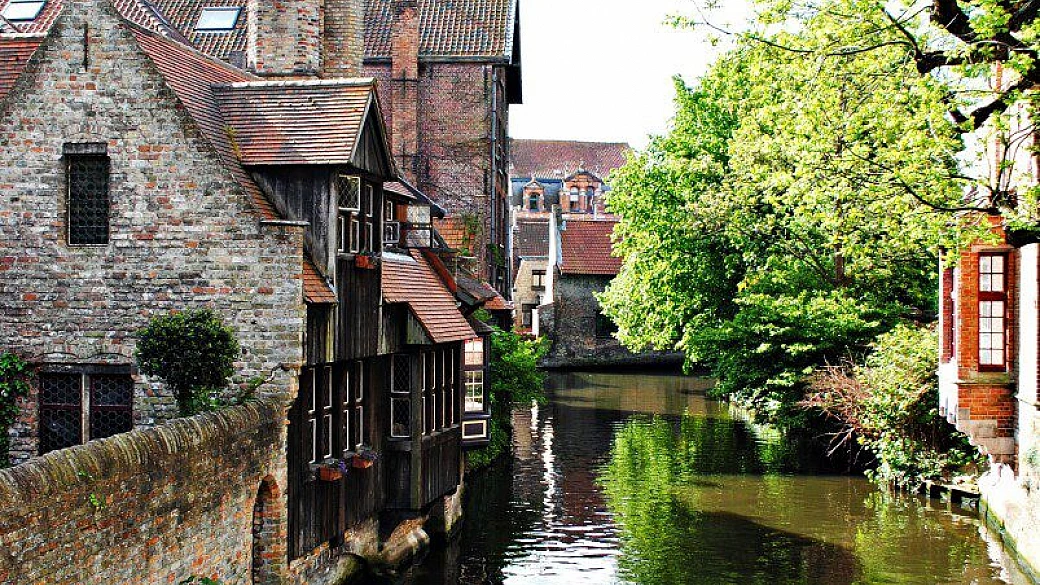 tocca e fuga tra bruxelles e bruges