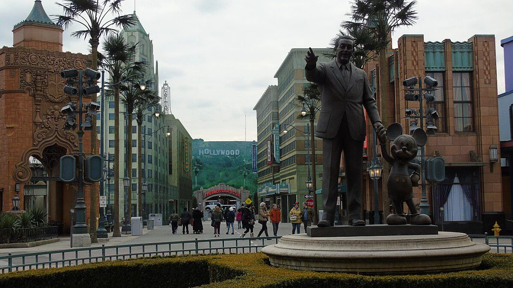 un buon non compleanno a disneyland paris