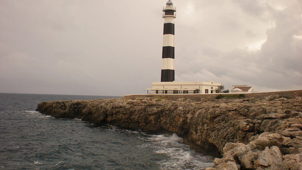 minorca, come formiche in pellegrinaggio