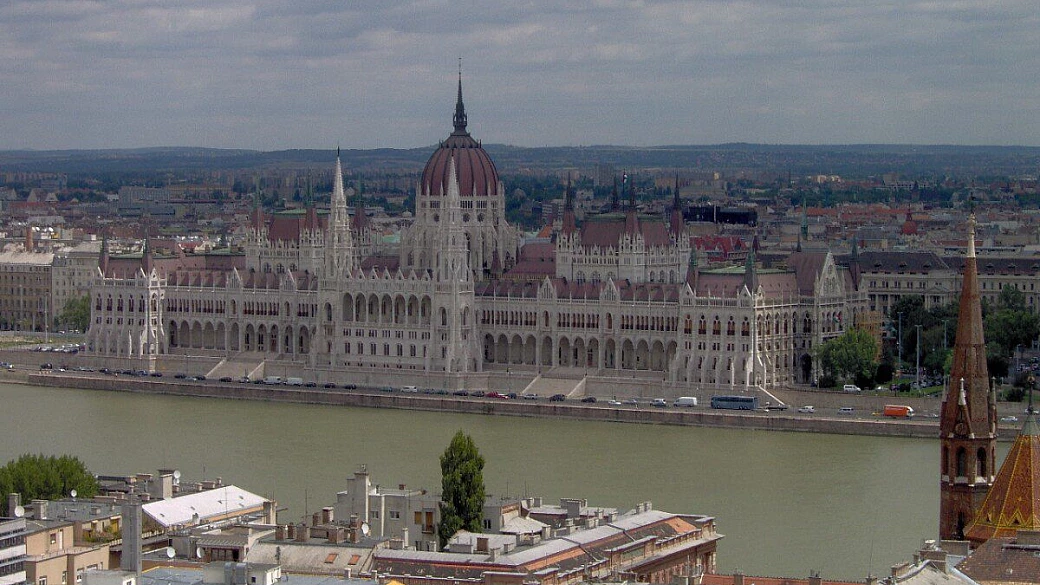 budapest, città ospitale e dall’esuberanza decorativa