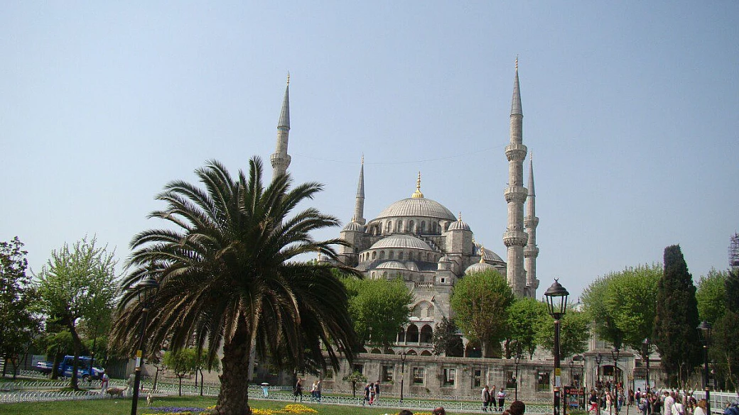 istanbul... sospesa tra due mondi