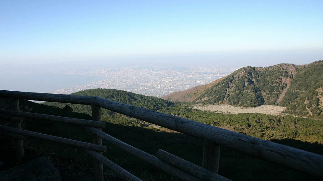 tg del turismo: viaggi nei borghi, sul vesuvio, nell'atlantico, alle hawaii