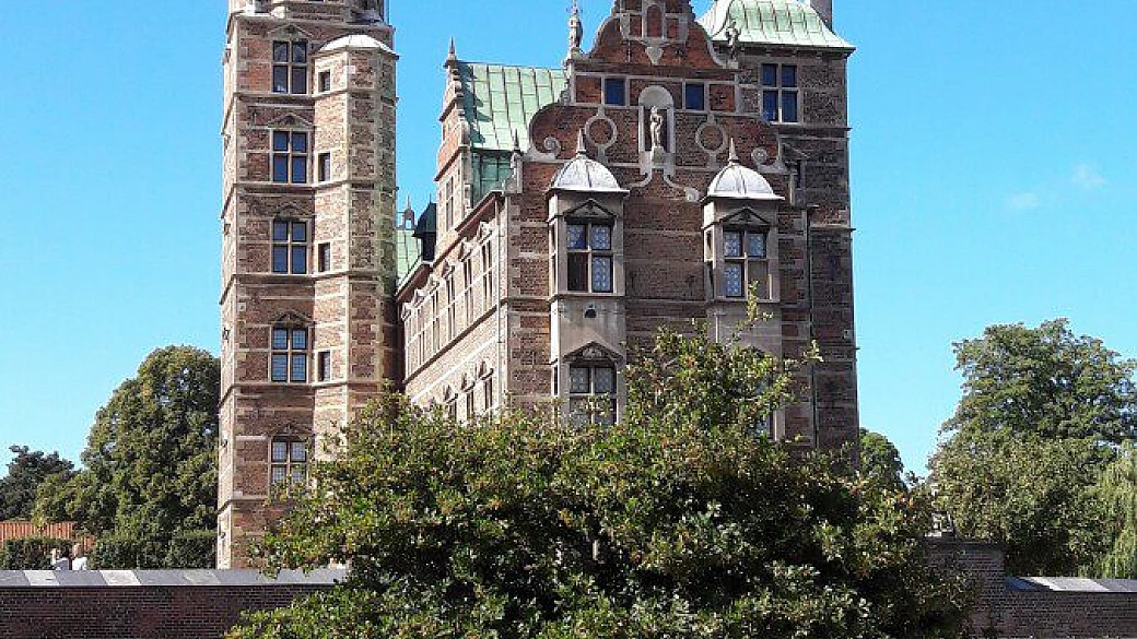 copenhagen tra parchi, canali d'acqua e palazzi reali