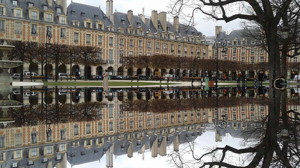 fiocchi di neve su parigi