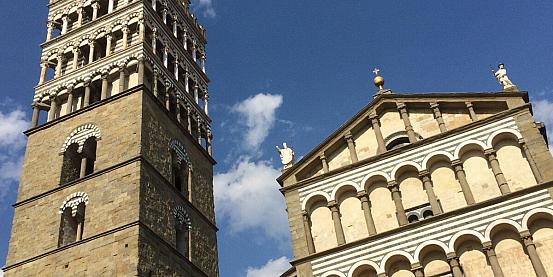 il campanile e la cattedrale di pistoia