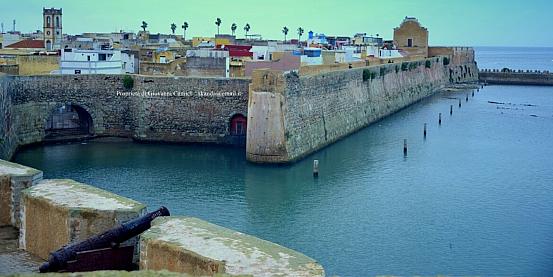 El Jadida-Le mura con la Porta del Mare