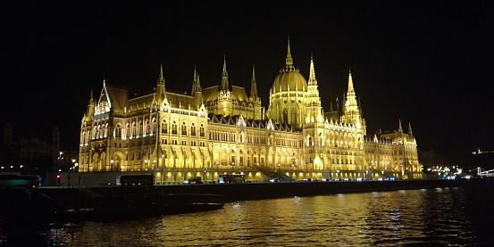 budapest- parlamento by night