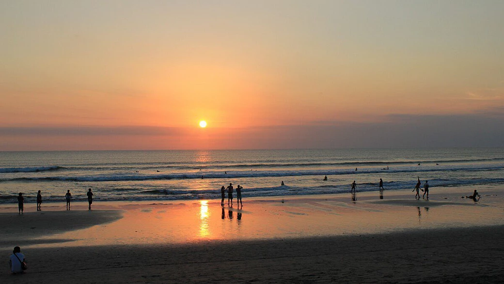 mille sfumature di verde, l'essenza di vaniglia nell'aria e fiori di frangipane fra i capelli