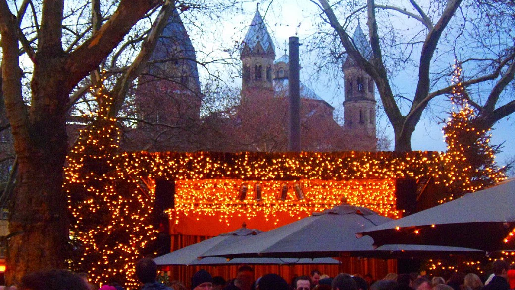 atmosfera natalizia nella bella colonia