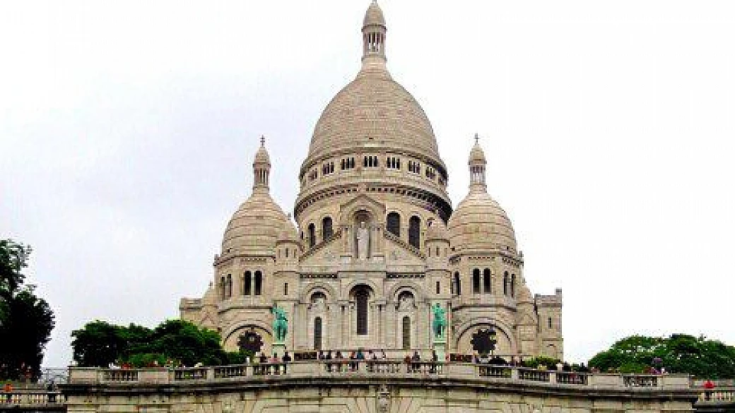 ah, la ville lumière!