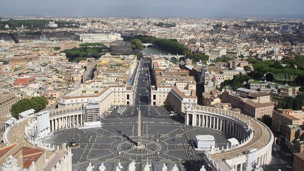 passeggiate romane: il quartiere eur tra metafisca e inquietudini visive