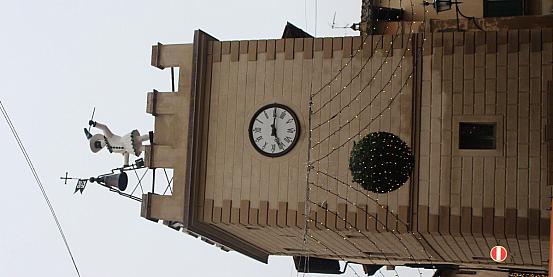 pulcinella sulla torre dell'orologio