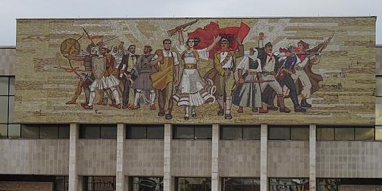 Tirana capitale emergente tra antico e moderno 4
