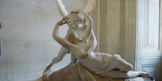 la statua di psiche rianimata dal bacio di amore di a. canova nel musèe du louvre