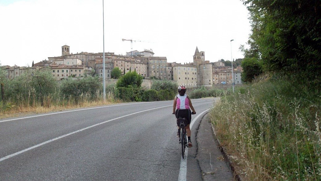 weekend in valtiberina, borghi antichi in bicicletta