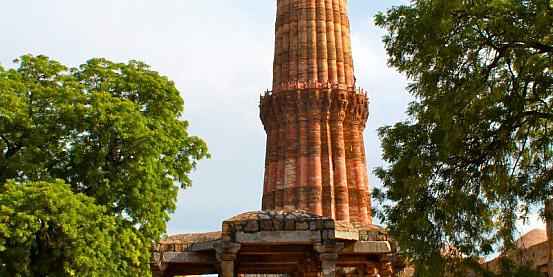 il minaretto qutub minar a Delhi