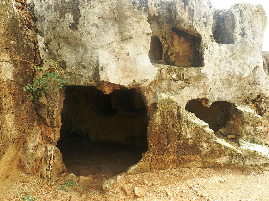 paphos: tombs of the kings 33